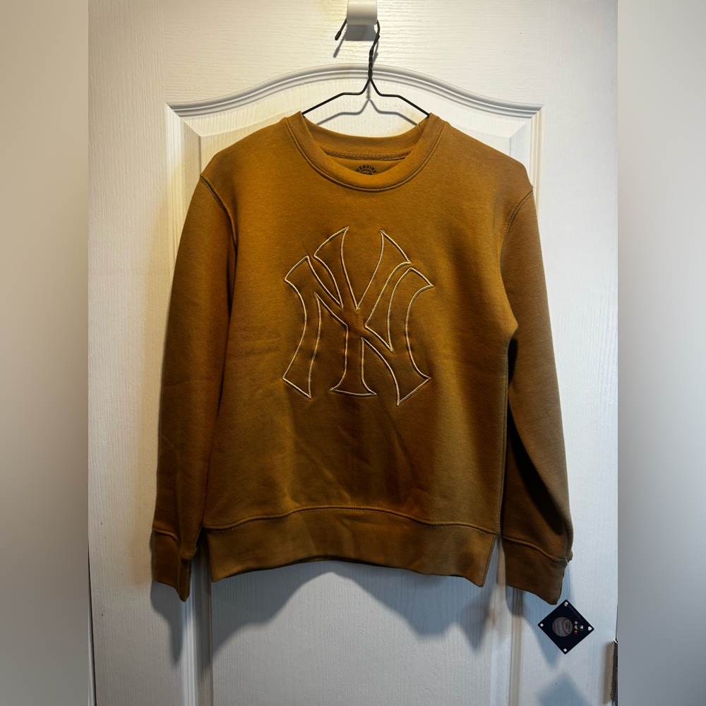 9- NWT genuine merchandise New York Yankees beige sweatshirt